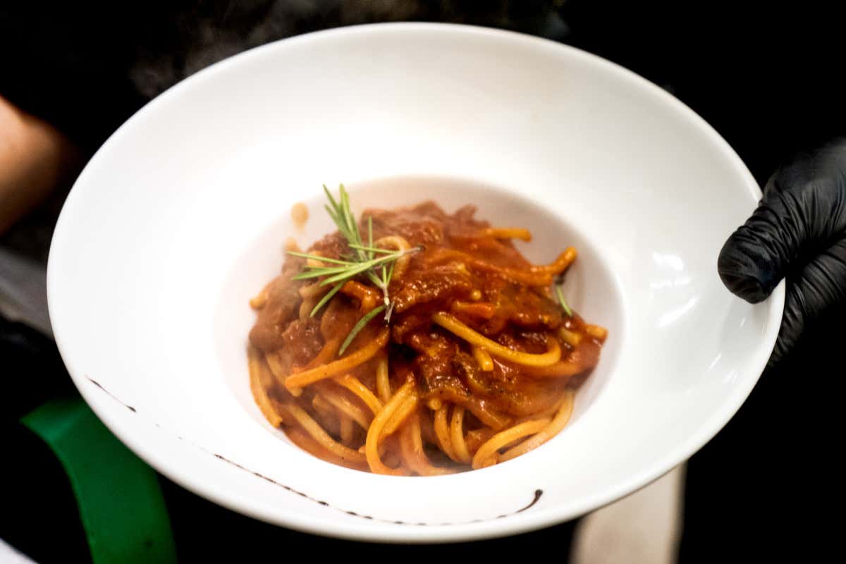 Ami cantare e la cucina milanese? Da Ronchi c'è il Chitarraoke