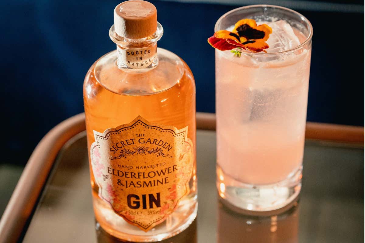 Gin Elderflower & Jasmine della Secret Garden Distillery  Whisky, gin e vodka scozzesi: come interpretarli al meglio secondo Matteo Zed
