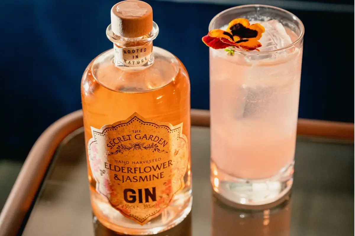 Gin Elderflower & Jasmine della Secret Garden Distillery  Whisky, gin e vodka scozzesi: come interpretarli al meglio secondo Matteo Zed