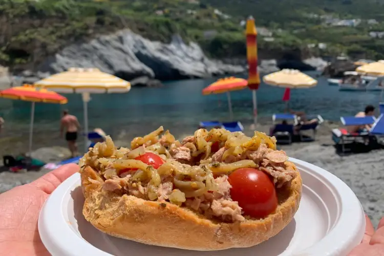 Fresa con pomodoro e melanzane Ponza, bella d&rsquo;estate, magica fuori stagione