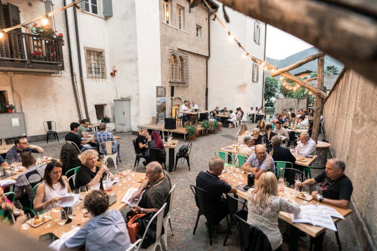 La degustazione Concorso M&uuml;ller Thurgau, 24 le medaglie d&rsquo;oro