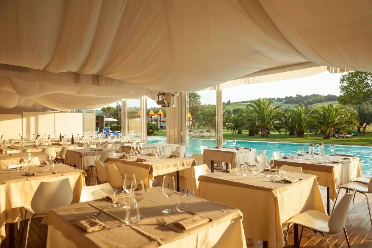 Finis Africæ Resort a Senigallia, il mondo in una stanza