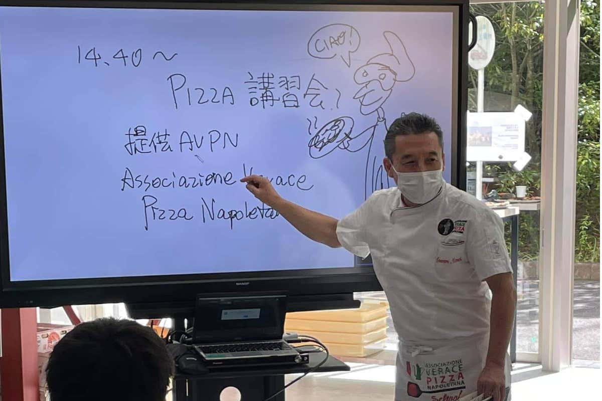 La lezione di Manabu Odawara Un pizzaiolo sarà professore universitario: è la prima volta al mondo La lezione di Manabu Odawara Un pizzaiolo sarà professore universitario: è la prima volta al mondo