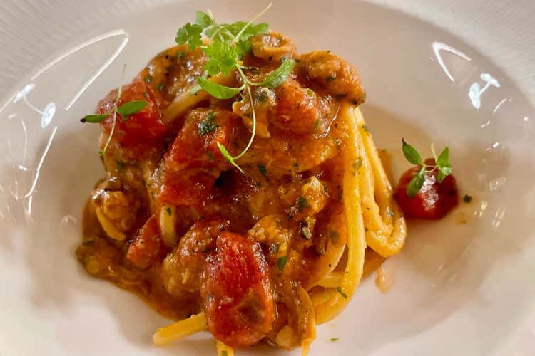 Gli spaghetti all’Androna con vongole e pomodorini  A Grado per un vacanze d'altri tempi