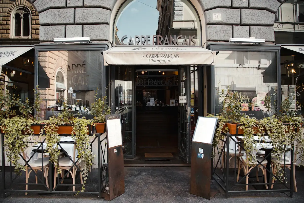 Il dehors Le Carr&eacute; Fran&ccedil;ais, goloso angolo di Bretagna a Roma