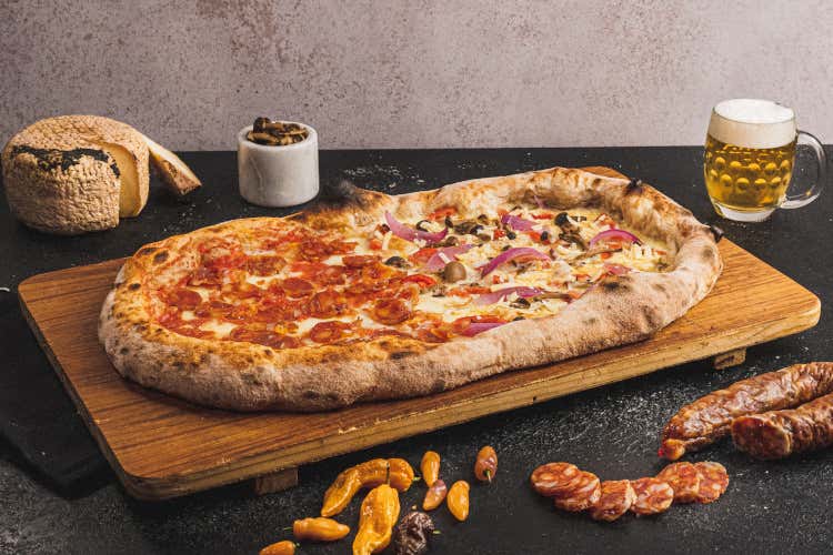 Pizza al metro Mezzometro a Senigallia e Jesi, pizza su misura Pizza al metro Mezzometro a Senigallia e Jesi, pizza su misura