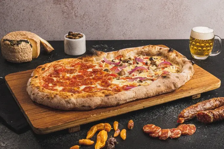 Pizza al metro Mezzometro a Senigallia e Jesi, pizza su misura