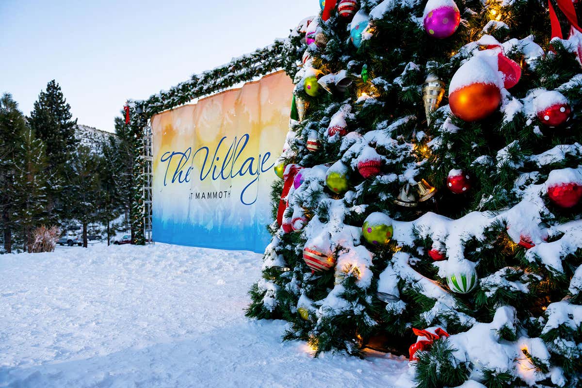Anche la California si veste per il Natale: a Mammoth Lakes tra neve, luci e spettacoli