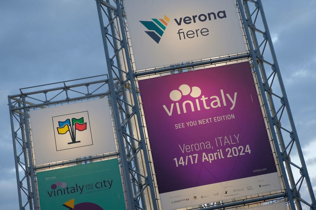Vinitaly si è chiuso oggi con 93 mila presenze complessive, di cui 29.600 straniere (Foto Veronafiere - Ennevifoto) 