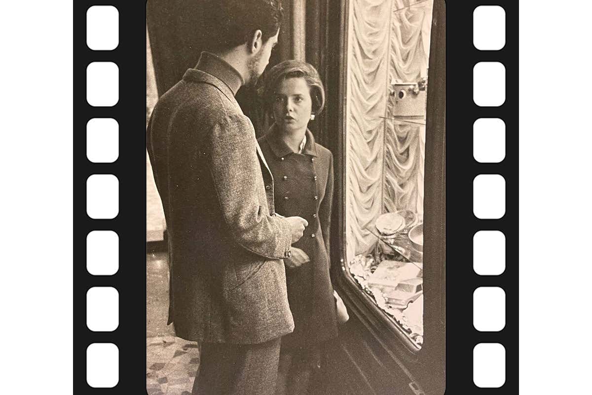 Turisti davanti ad una vetrina a Torino, Anni ’50 Turisti davanti ad una vetrina a Torino, Anni ’50 Turisti davanti ad una vetrina a Torino, Anni ’50 Turisti davanti ad una vetrina a Torino, Anni ’50