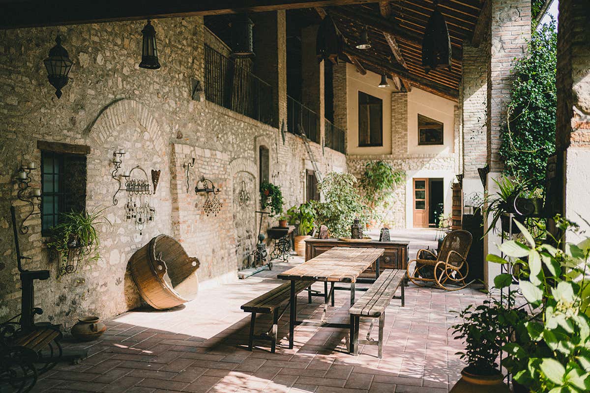 La cantina è tra le più antiche d’Italia. Foto: Stefano Casati Da Tenuta Roveglia per scoprire la storia del Lugana