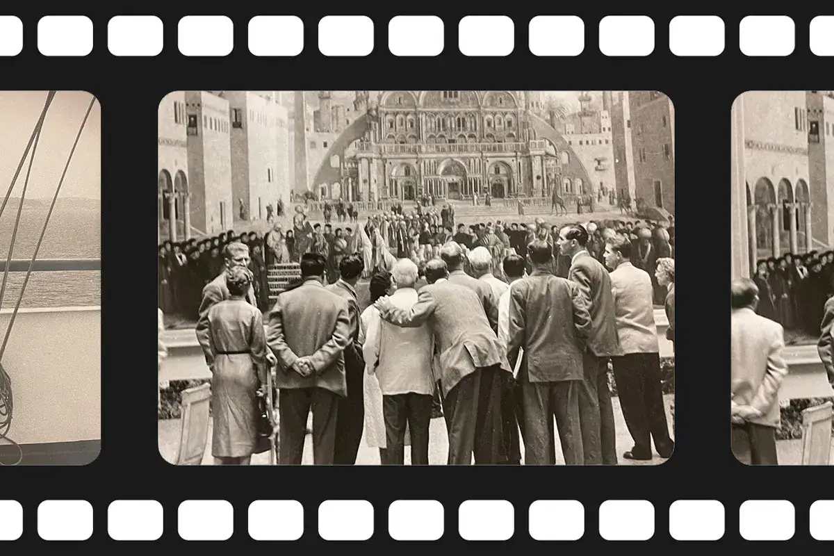 Turisti davanti ad una mostra, Anni &rsquo;60 Turisti davanti ad una mostra, Anni &rsquo;60