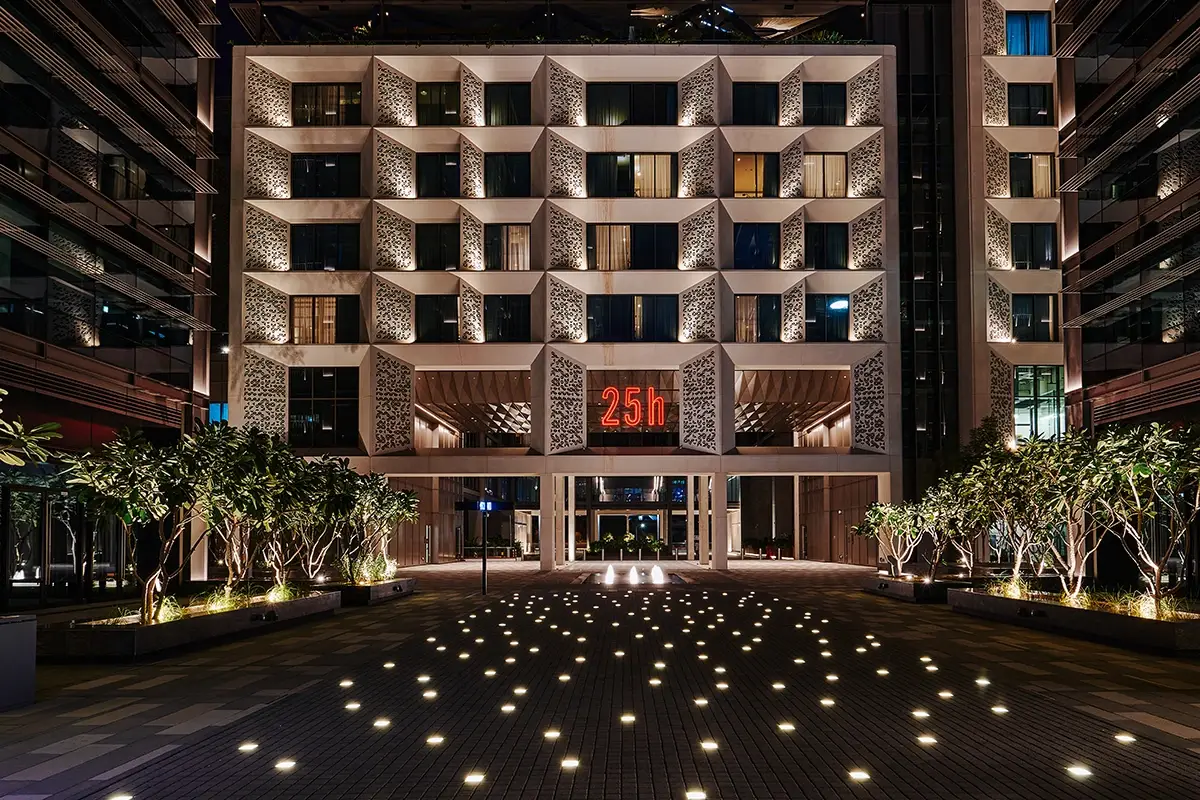 L&rsquo;ingresso. Foto:Ingrid Rasmussen Exterior highres Per visitarla servirebbero 25 ore! A Dubai arriva 25hours Hotel One Central