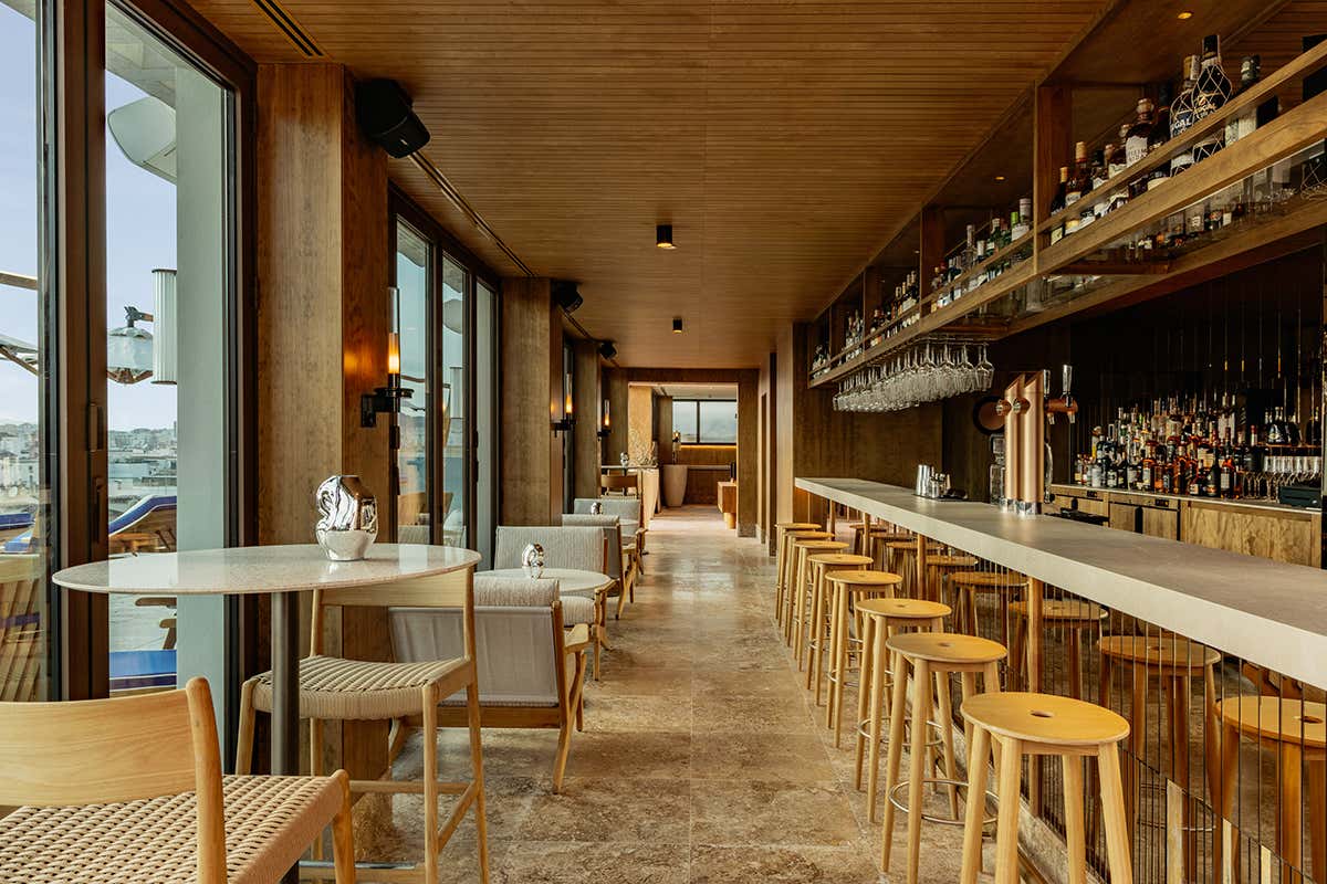 Gli interni del ME Málaga reinterpretano il fascino della Spagna meridionale