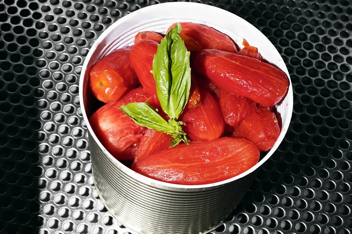 I pelati di Casa Marrazzo. Foto: Mia Di Domenico A Casa Marrazzo la festa per la raccolta del Pomodoro San Marzano Dop