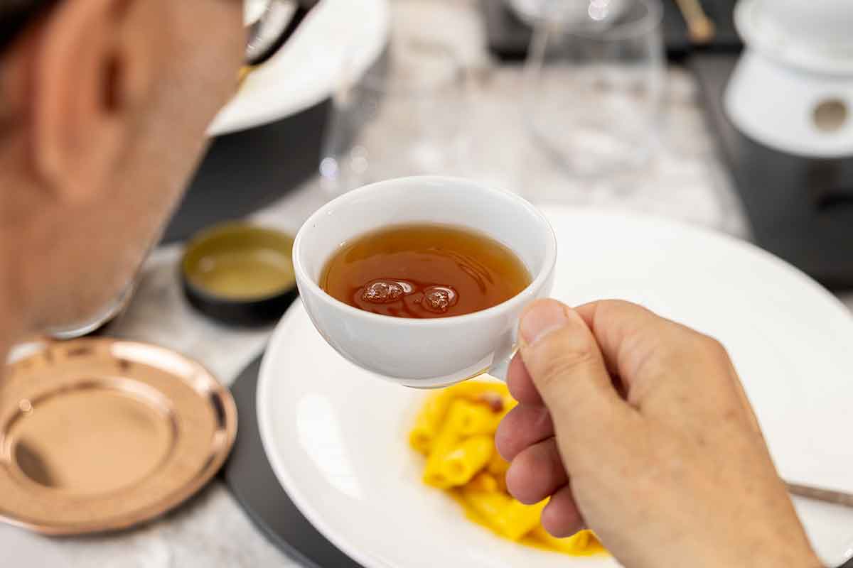[Tea Tour]: la carbonara shakerata in abbinamento al tè nero al limone con vista Colosseo