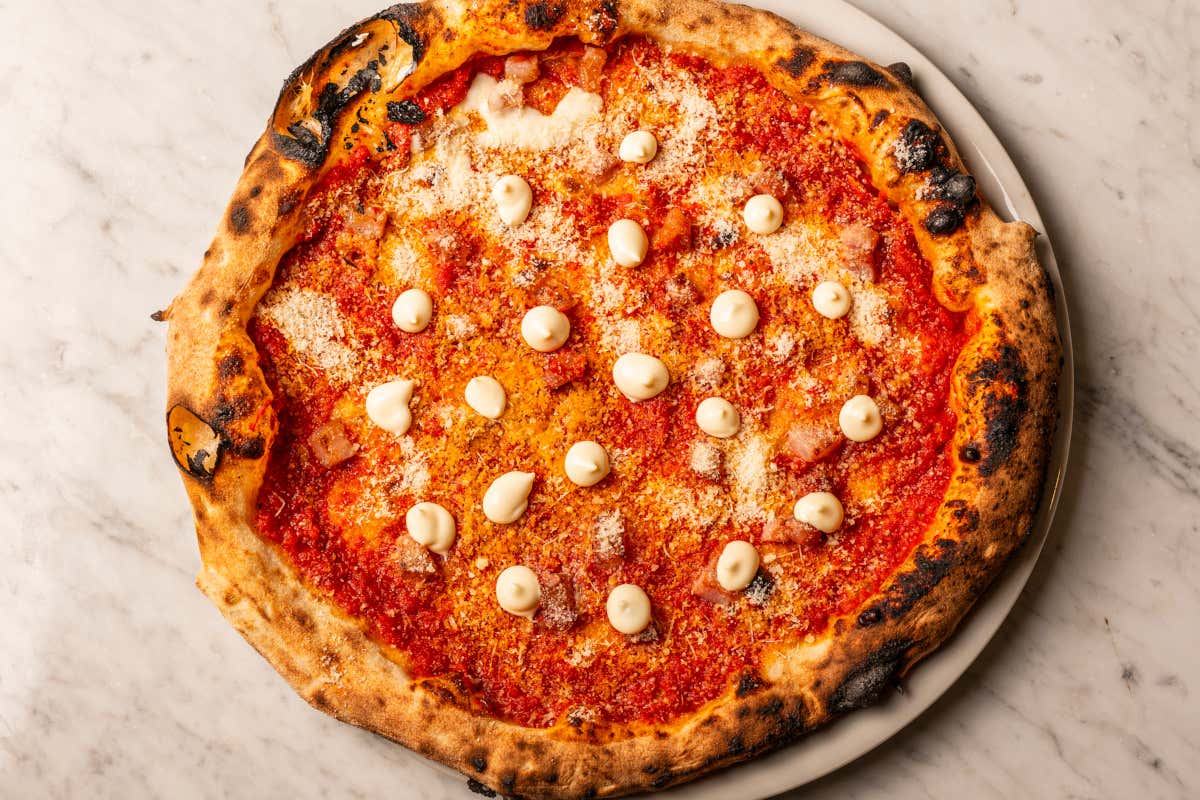 A ruota di carro come la napoletana e croccante come la romana: la pizza di Elysium