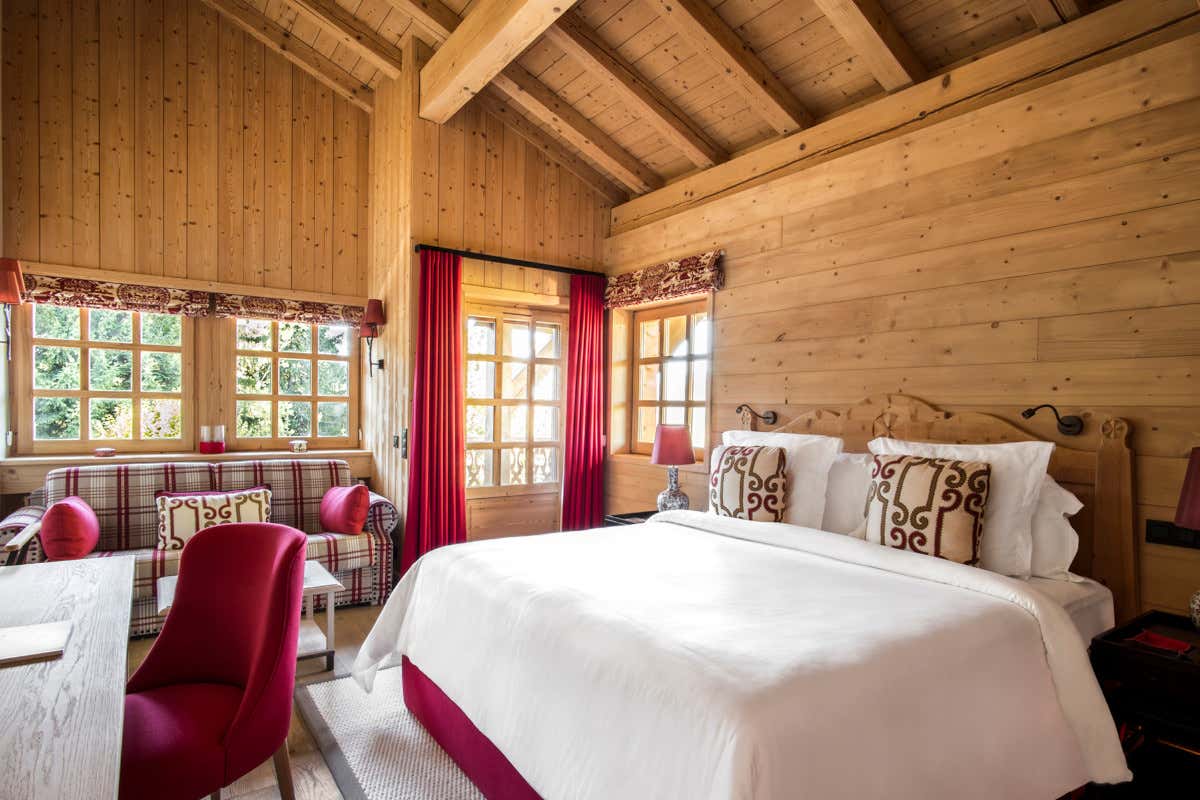 Il lusso delle Alpi francesi d'estate in due hotel tra le vette