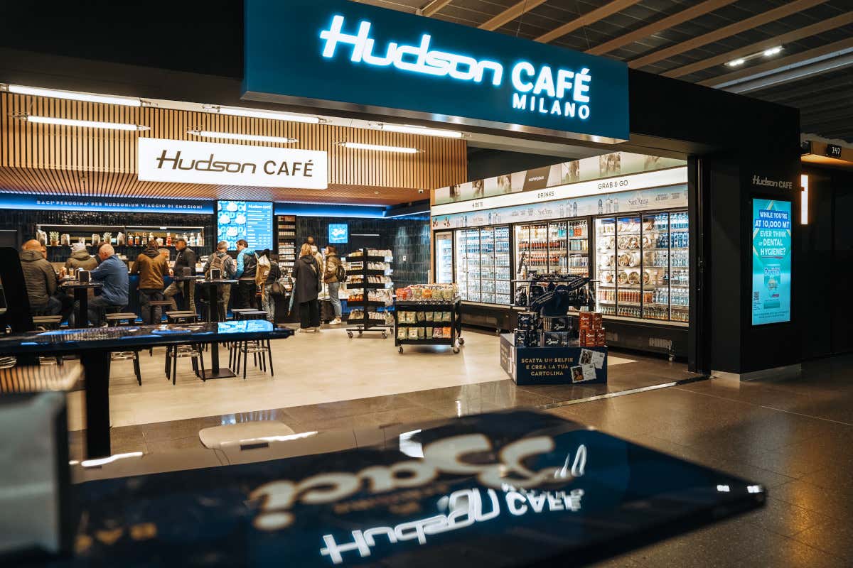 Caffè o libro prima di salire in aereo? Tutte e due da Hudson Café Milano Malpensa