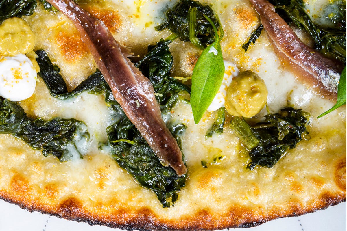 Non la solita pizzeria di quartiere: lo stile e il gusto pop di Slice of Capanno 