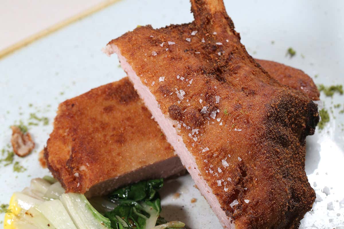 Costoletta alla milanese con maionese allo zafferanno e bietole saltate Valentino Vintage Restaurant il ristorante a Milano che sarebbe piaciuto a... Rodolfo