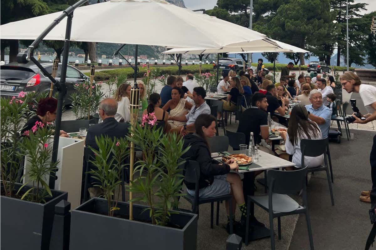 Pizza napoletana con vista lago: ecco il nuovo Vasinikò di Lecco