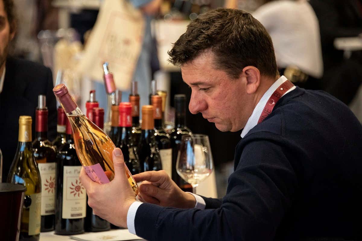 Vino toscano da record: 690 milioni di euro dall’export delle Dop