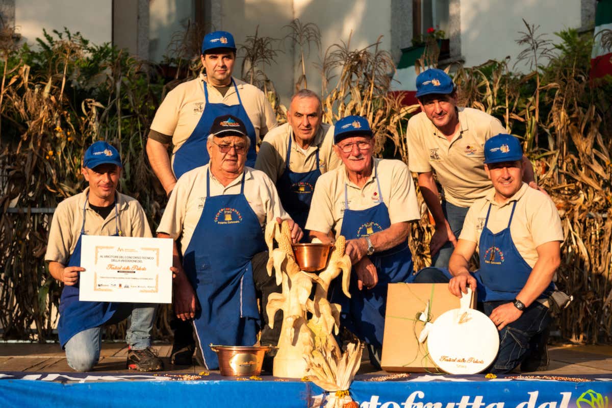 La tradizionale polenta Carbonera vince le Polentiadi di Storo