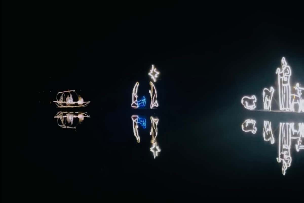 Sul lago di Pusiano tra presepi sull'acqua, arte e poesia