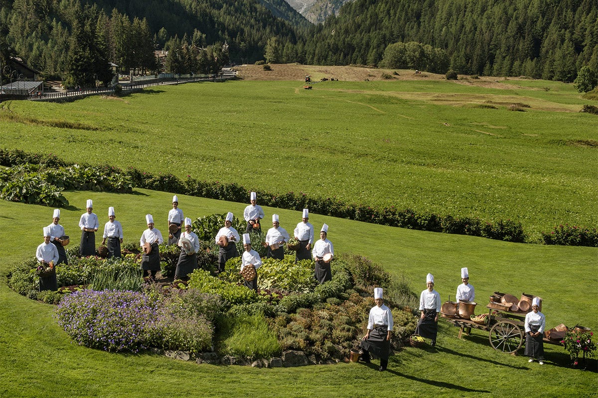 La brigata di cucina guidata da Fabio Iacovone Cogne, I valori dell’hotel Bellevue  Lusso e tradizioni di montagna