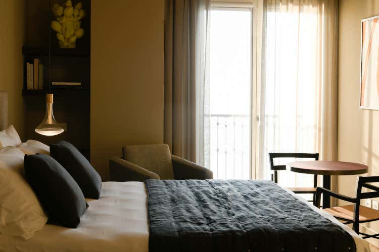 Hotel Windsor, rinascita tra design e gusto sulla spiaggia di Laigueglia Hotel Windsor, rinascita tra design e gusto sulla spiaggia di Laigueglia