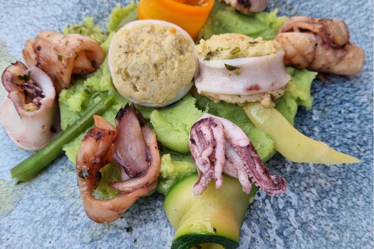 Calamari ripieni e alla griglia con verdure e crema di patate all’aglio orsino Il ristorante Pampero di Ranzanico premiato dal Club dei Buongustai