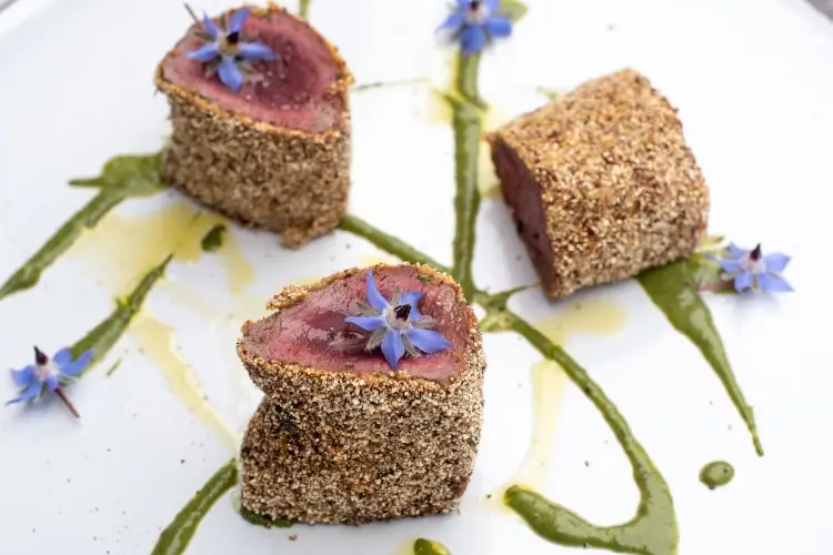 Capriolo in crosta Oltre il ristorante stellato c’è di più: benvenuti a La Subida