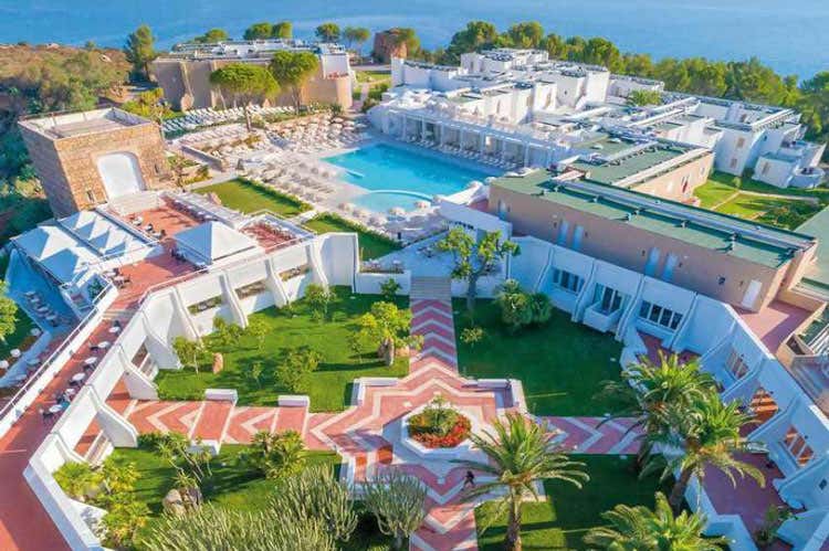 La parte centrale del villaggio - In Sicilia e in Sardegna riaperti i 13 resort della famiglia Mangia