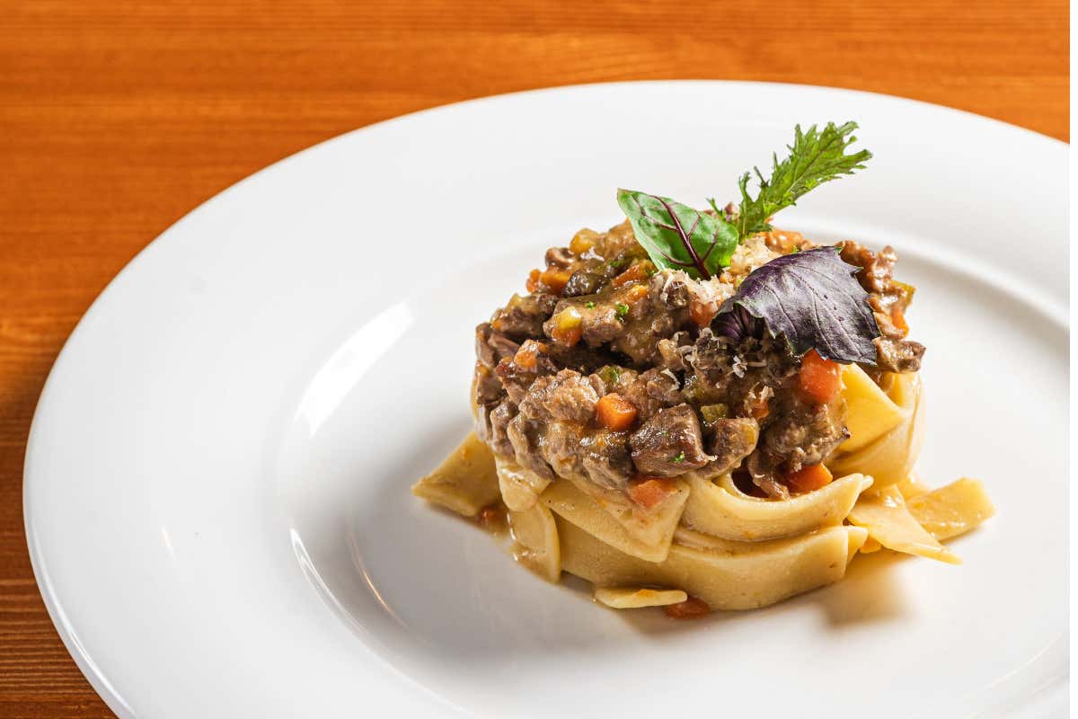 A San Lorenzo apre Rovente, osteria con brace che celebra la vaca vieja galiziana