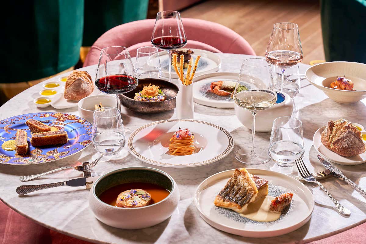 The View by Valerio Braschi: la cucina che unisce mare e terra a Milano The View by Valerio Braschi: la cucina che unisce mare e terra a Milano