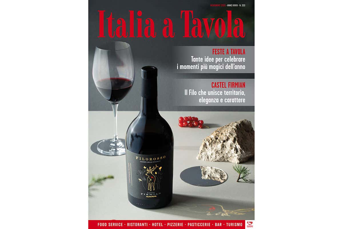 Nel nuovo numero di Italia a Tavola: Natale 2025 tra vini top, bollicine cult e trend Horeca da non perdere