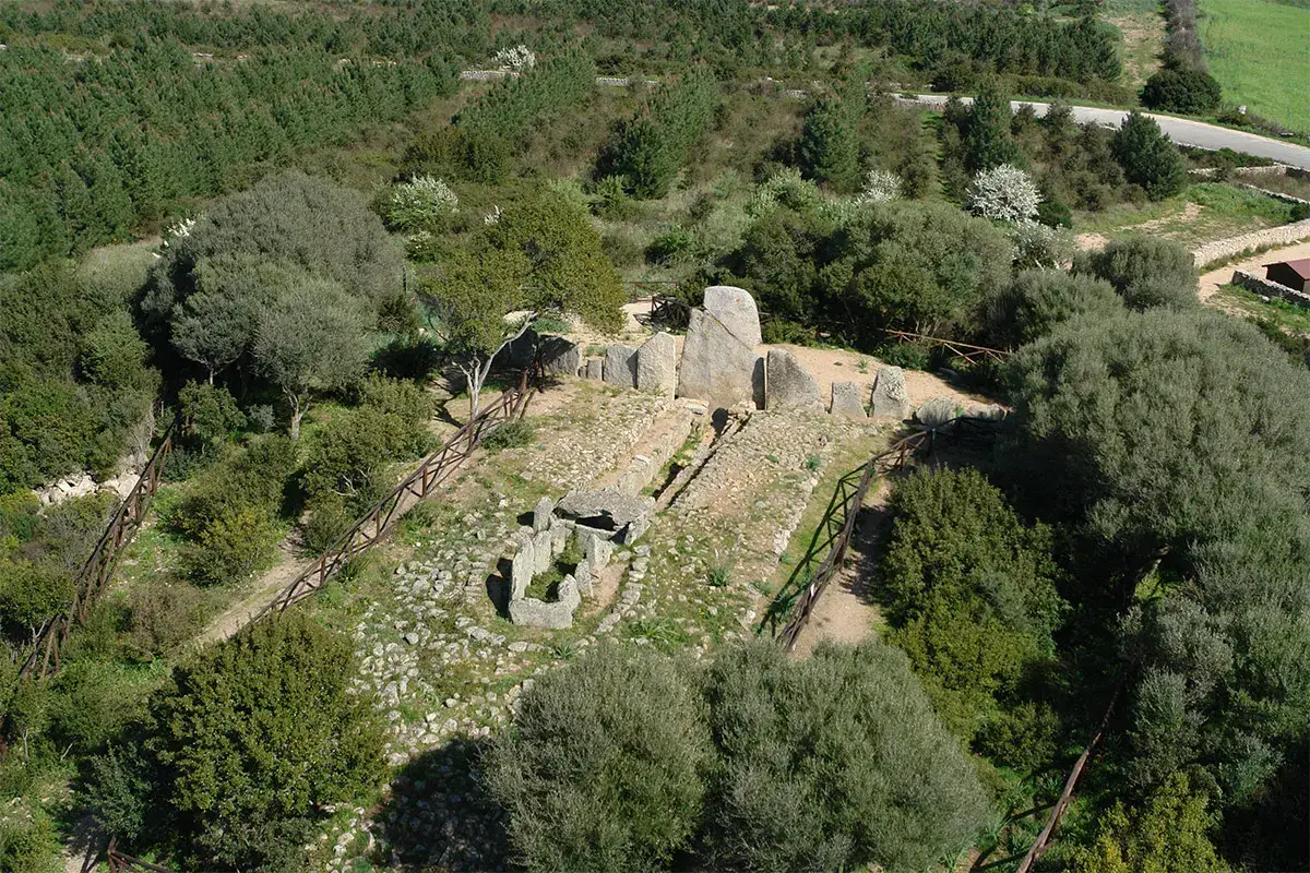 Le tombe dei giganti, Li Lolghi, Arzachena (SS) &ldquo;Sardegna Isola Megalitica&rdquo; Evento espositivo europeo