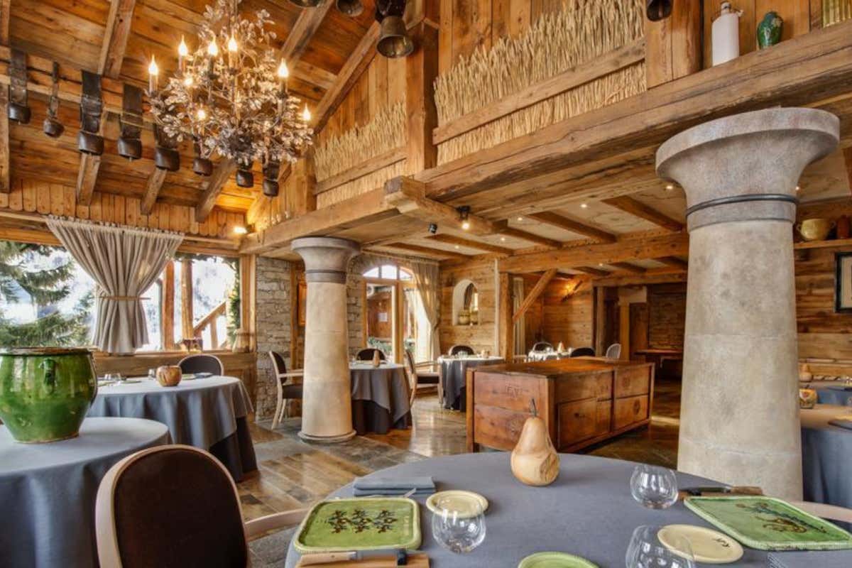 Il lusso delle Alpi francesi d'estate in due hotel tra le vette