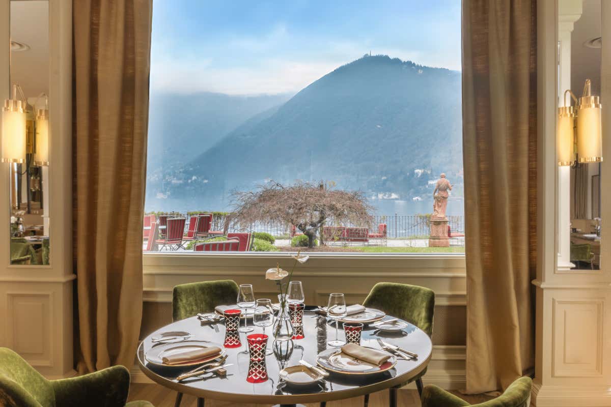 Una cena a pelo d'acqua nel nuovo ristorante Raimondi dell'Hotel Villa Flori a Como