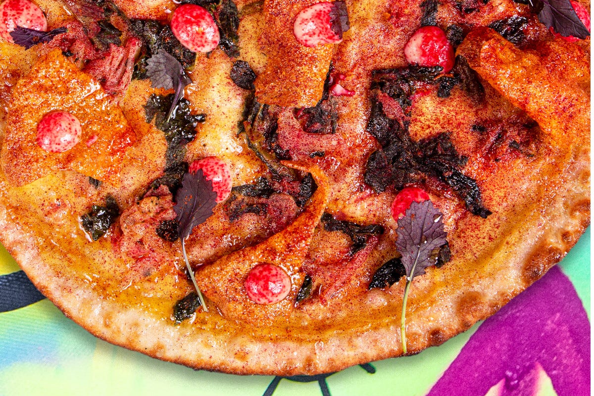 Non la solita pizzeria di quartiere: lo stile e il gusto pop di Slice of Capanno 