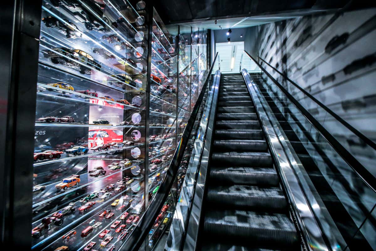 Mai mangiato tra auto iconiche? Apre l'Alfa Romeo Caffè e Bistrot Mai mangiato tra auto iconiche? Apre l'Alfa Romeo Caffè e Bistrot