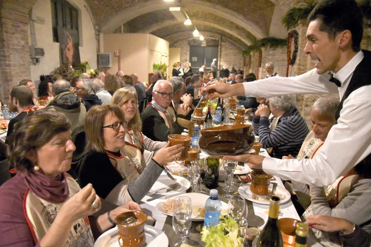 Torna la più grande Bagna Cauda collettiva in contemporanea al mondo