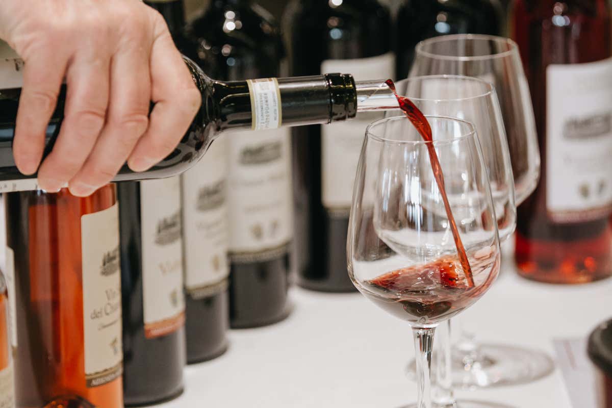 Vino toscano da record: 690 milioni di euro dall’export delle Dop