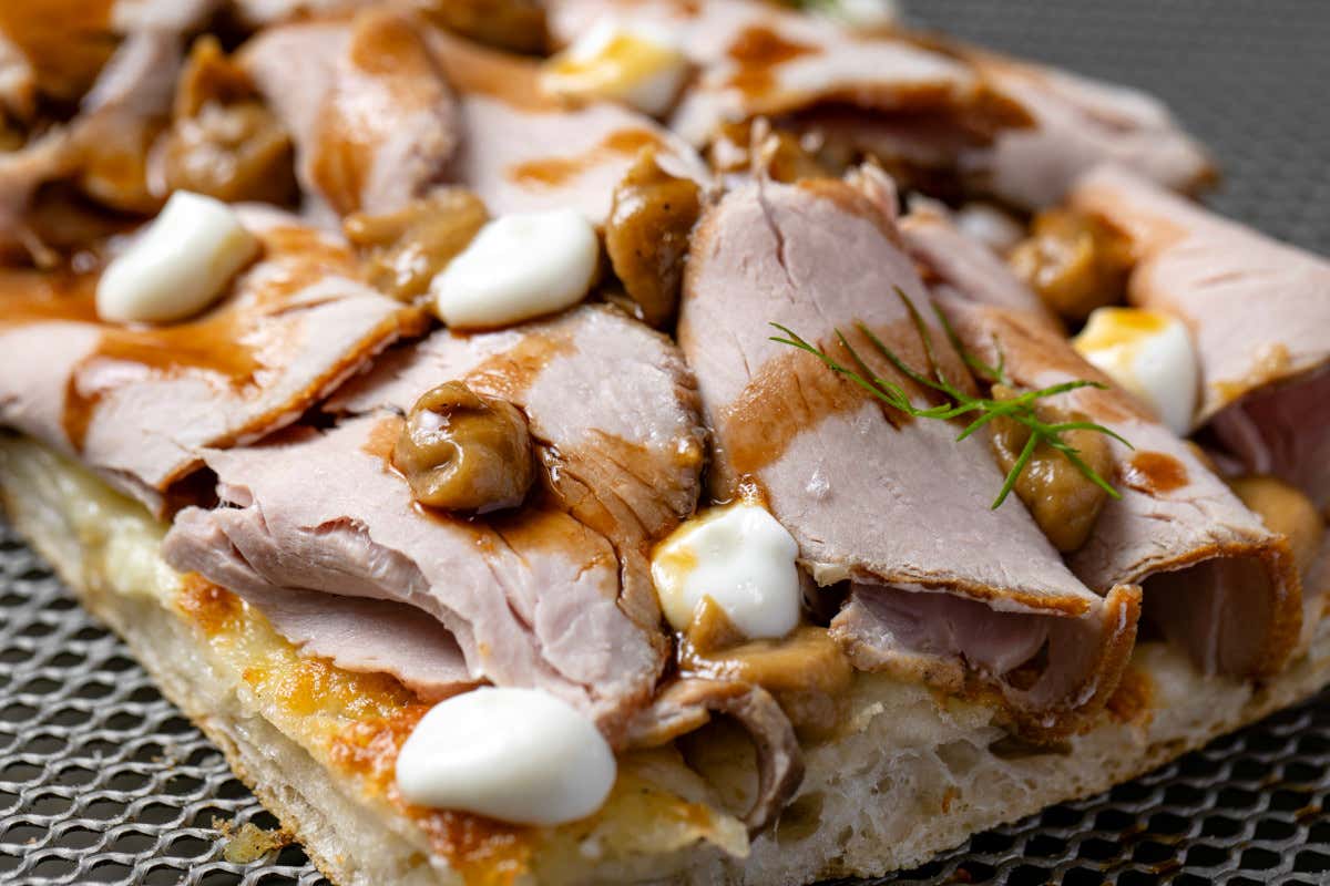 Pizza in teglia: da Frumentario finita al bancone come al £$passe$£ di una cucina