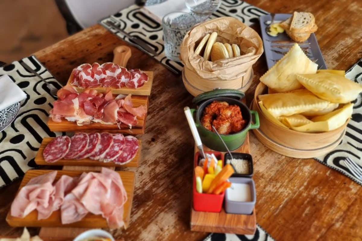 Un'osteria emiliana in Umbria: siamo a La Favorita (e c'è pure la £$rezdora$£)