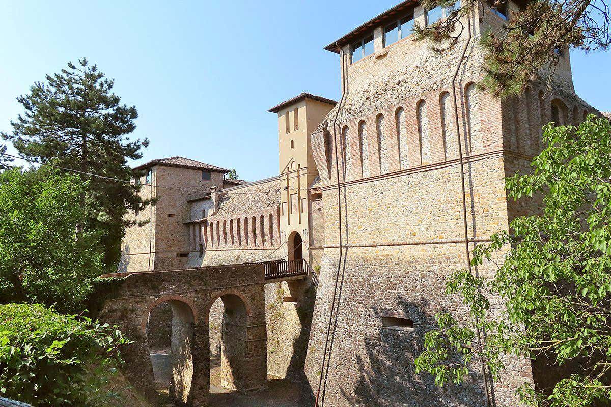 Quota 16, Bianco Reale e Metodo Classico (anche Rosè): scopri i vini Lungoparma Quota 16, Bianco Reale e Metodo Classico (anche Rosè): scopri i vini Lungoparma