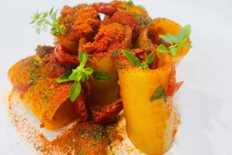 Pacchero ai quattro pomodori servito con parmigiano di vacche rosse 36 mesi Relais Blu a Massa Lubrense, la rivincita del pacchero al tramonto