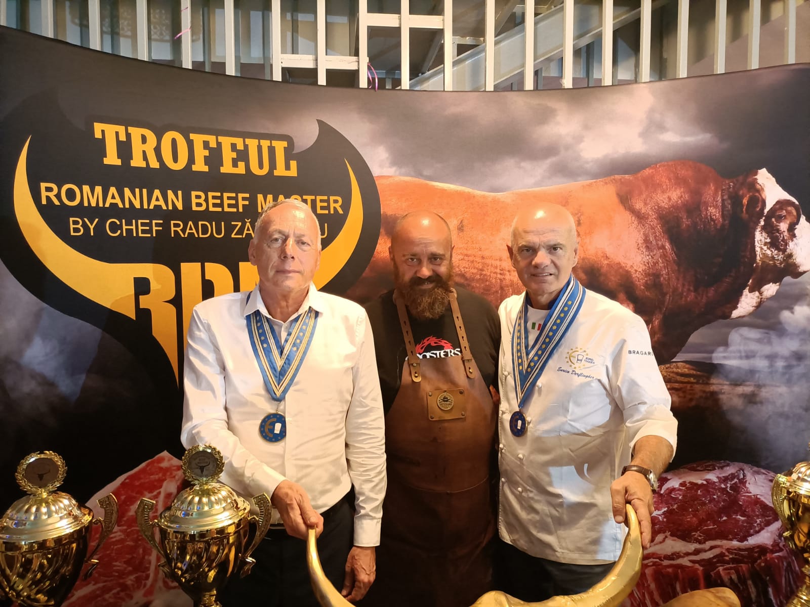 Laszlo Borbely, Radu Zarnescu ed Enrico Derflingher  Euro-Toques a Bucarest per premiare il Romanian Beef Master