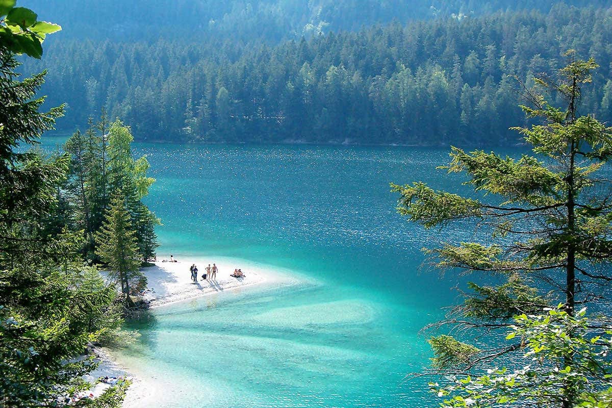 C’è una valle tra rovine ancestrali e silenzi inquieti, in cui la Mela Dop affascinò Sissi